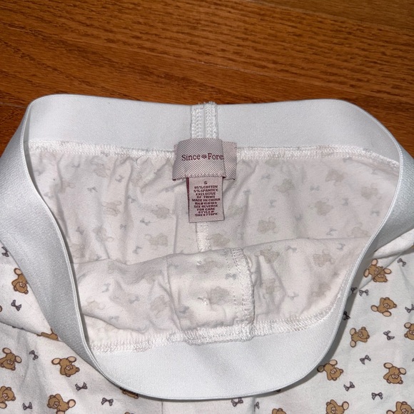 Women's White Teddy Bear Print Shorts never worn!! - Picture 3 of 4